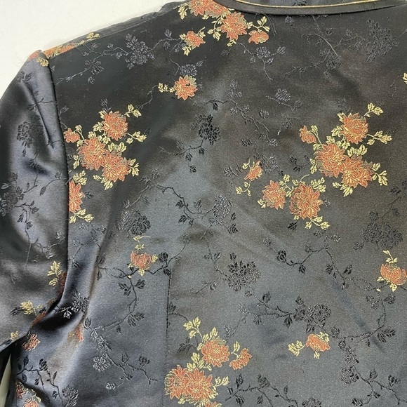 Asian floral satiny jacket - Picture 9 of 10